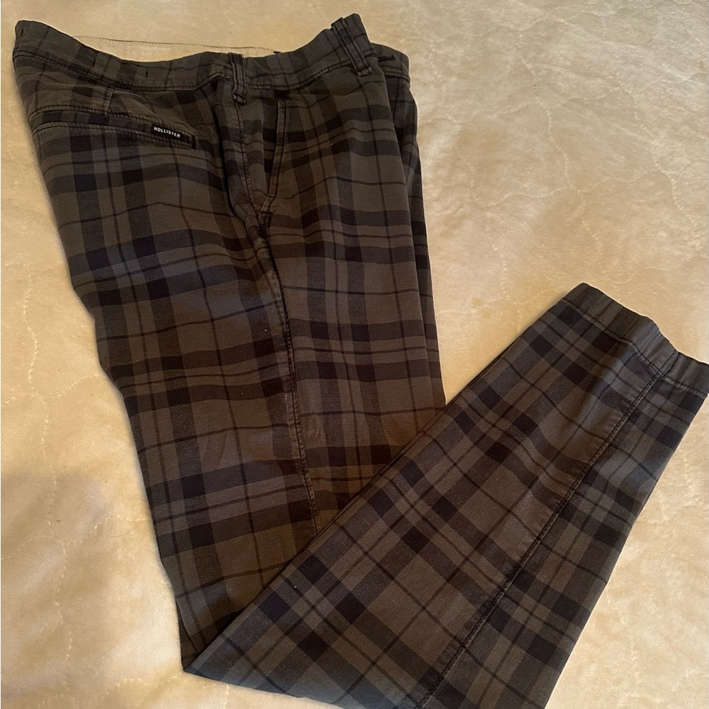 Hollister Men's Black and Gray Plaid Chinos